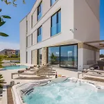 Luxury Seafront Noles With Heated Pool, Jacuzzi, Ev Near Zadar Βίλα