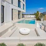 Βίλα Luxury Seafront Noles With Heated Pool, Jacuzzi, Ev Near Zadar