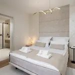 Luxury Seafront Noles With Heated Pool, Jacuzzi, Ev Near Zadar Βίλα Sukošan