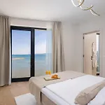 Luxury Seafront Noles With Heated Pool, Jacuzzi, Ev Near Zadar *