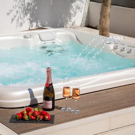 Luxury Seafront Noles With Heated Pool, Jacuzzi, Ev Near Zadar Vila *