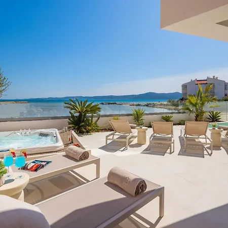 Luxury Seafront Noles With Heated Pool, Jacuzzi, Ev Near Zadar Sukošan