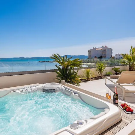 Vila Luxury Seafront Noles With Heated Pool, Jacuzzi, Ev Near Zadar