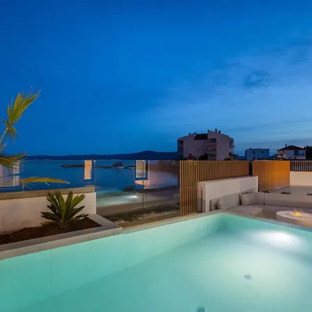 Luxury Seafront Noles With Heated Pool, Jacuzzi, Ev Near Zadar Vila Sukošan