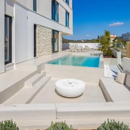 Vila Luxury Seafront Noles With Heated Pool, Jacuzzi, Ev Near Zadar