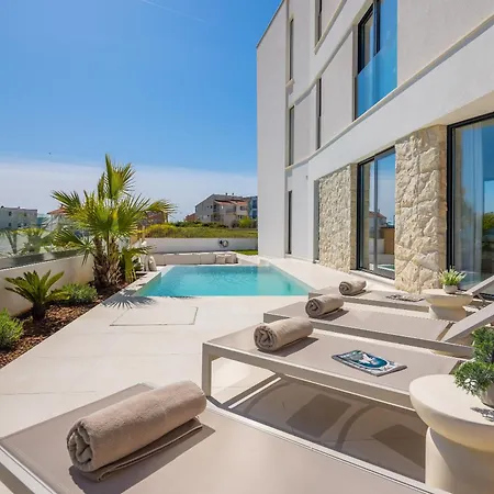 Luxury Seafront Noles With Heated Pool, Jacuzzi, Ev Near Zadar Vila *
