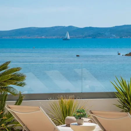 Luxury Seafront Noles With Heated Pool, Jacuzzi, Ev Near Zadar *