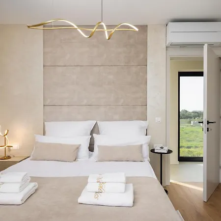 Luxury Seafront Noles With Heated Pool, Jacuzzi, Ev Near Zadar Sukošan