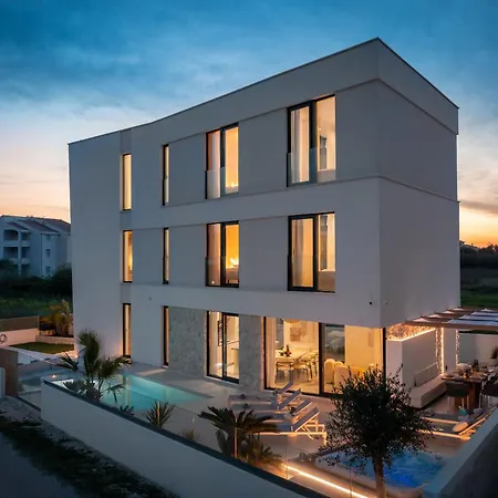 Luxury Seafront Noles With Heated Pool, Jacuzzi, Ev Near Zadar