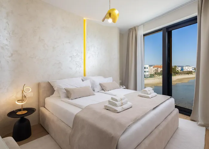 Luxury Seafront Noles With Heated Pool, Jacuzzi, Ev Near Zadar