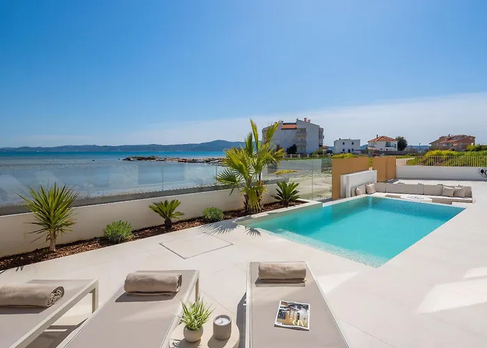 Luxury Seafront Noles With Heated Pool, Jacuzzi, Ev Near Zadar