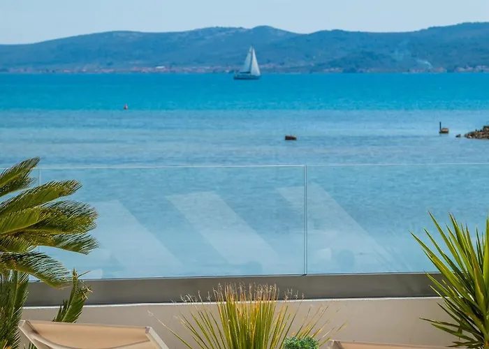 Luxury Seafront Noles With Heated Pool, Jacuzzi, Ev Near Zadar *