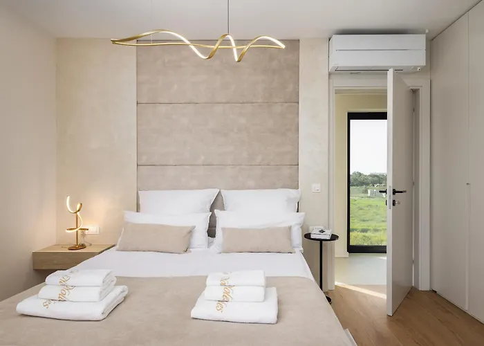 Luxury Seafront Noles With Heated Pool, Jacuzzi, Ev Near Zadar Sukošan