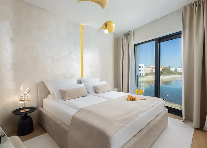 Luxury Seafront Noles With Heated Pool, Jacuzzi, Ev Near Zadar *