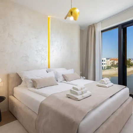 Luxury Seafront Noles With Heated Pool, Jacuzzi, Ev Near Zadar