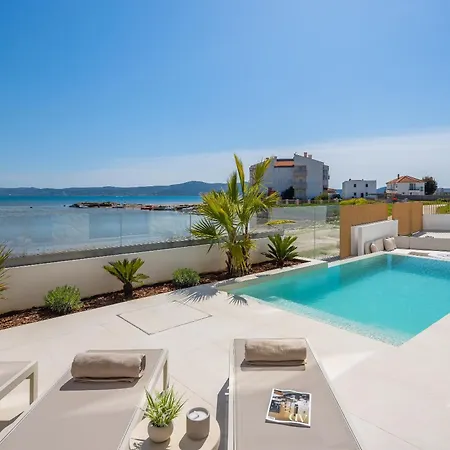 Luxury Seafront Noles With Heated Pool, Jacuzzi, Ev Near Zadar