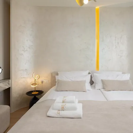 Villa Luxury Seafront Noles With Heated Pool, Jacuzzi, Ev Near Zadar Sukosan