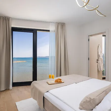 Luxury Seafront Noles With Heated Pool, Jacuzzi, Ev Near Zadar *