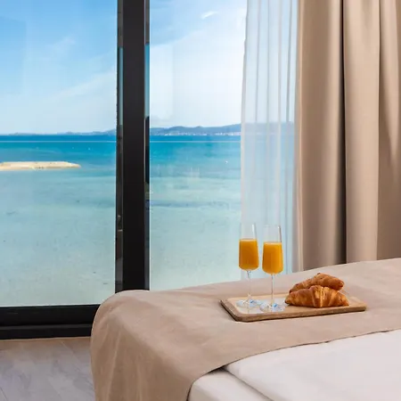 Luxury Seafront Noles With Heated Pool, Jacuzzi, Ev Near Zadar