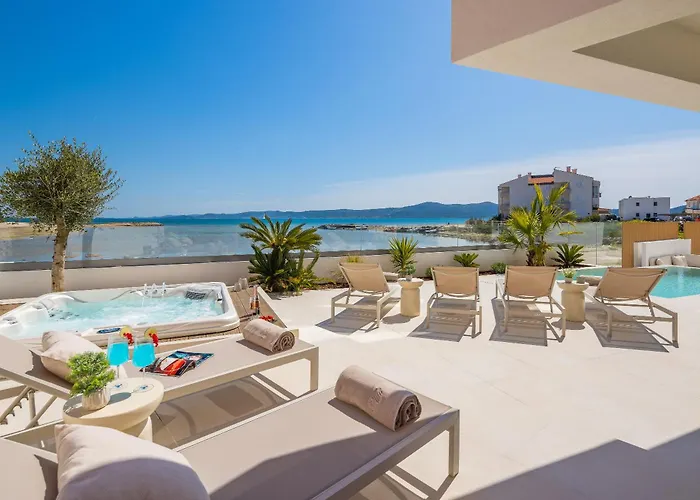 Luxury Seafront Noles With Heated Pool, Jacuzzi, Ev Near Zadar Sukošan