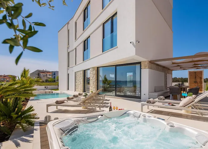 Luxury Seafront Noles With Heated Pool, Jacuzzi, Ev Near Zadar Villa