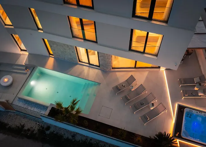 Villa Luxury Seafront Noles With Heated Pool, Jacuzzi, Ev Near Zadar *