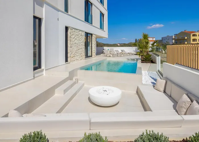 Villa Luxury Seafront Noles With Heated Pool, Jacuzzi, Ev Near Zadar