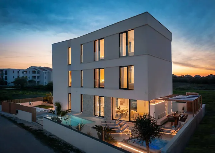 Luxury Seafront Noles With Heated Pool, Jacuzzi, Ev Near Zadar