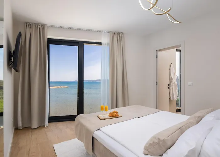 Luxury Seafront Noles With Heated Pool, Jacuzzi, Ev Near Zadar *